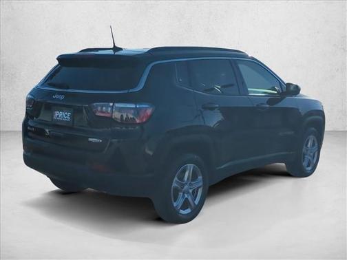 Diamond Black Crystal Pearlcoat 2023 Jeep Compass Latitude