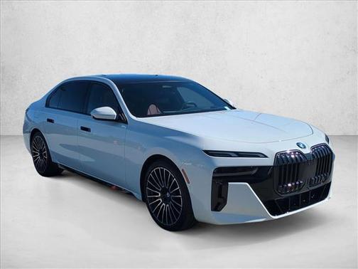 Alpine White 2024 BMW 740 740i