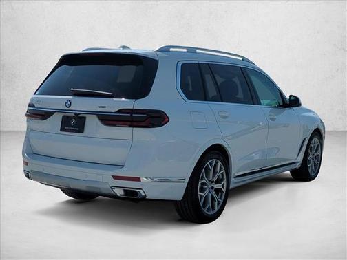 Alpine White 2026 BMW X7 xDrive40i