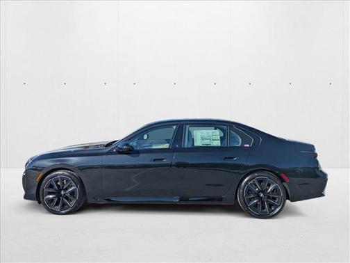 2025 BMW 740 i