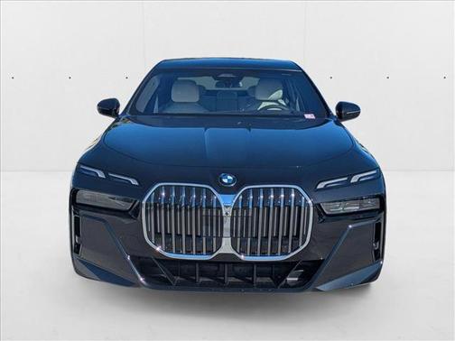 2025 BMW 740 i
