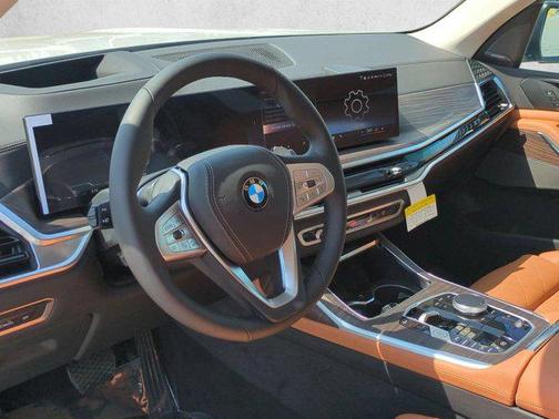 Alpine White 2026 BMW X7 xDrive40i