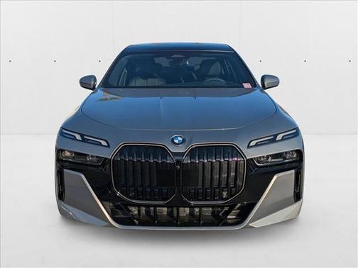 2025 BMW 740 i
