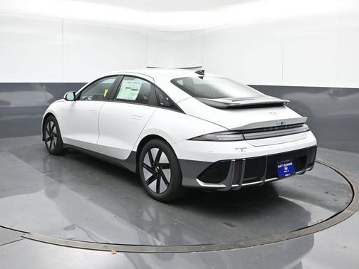 2025 Hyundai IONIQ 6 SE