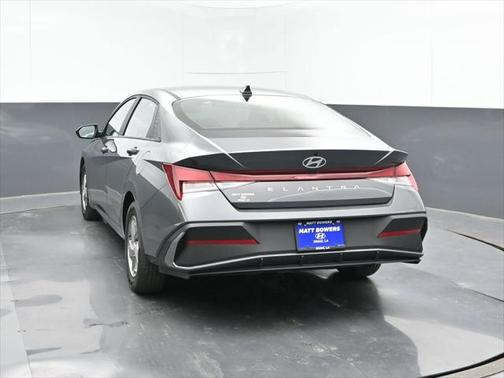2024 Hyundai ELANTRA SE