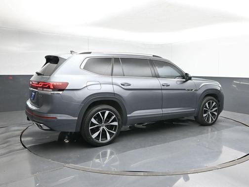 Platinum Gray Metallic 2024 Volkswagen Atlas 2.0T SEL Premium R-Line 4MOTION