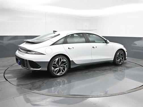 2025 Hyundai IONIQ 6 SEL