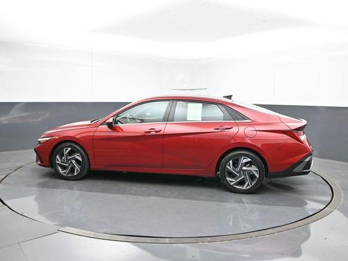 2025 Hyundai ELANTRA SEL