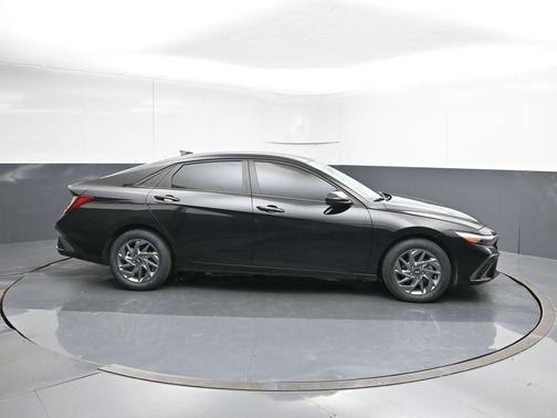 Abyss Black 2024 Hyundai ELANTRA SEL