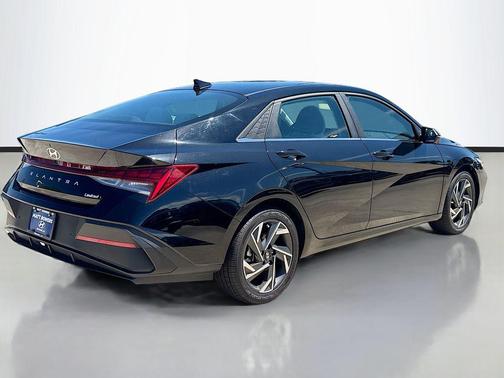 Abyss Black 2024 Hyundai ELANTRA Limited