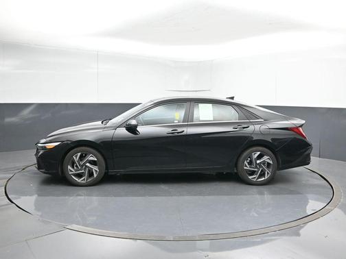 Abyss Black 2024 Hyundai ELANTRA Limited