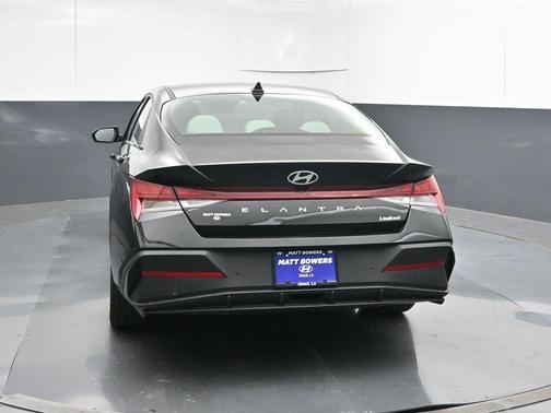 Abyss Black 2024 Hyundai ELANTRA Limited