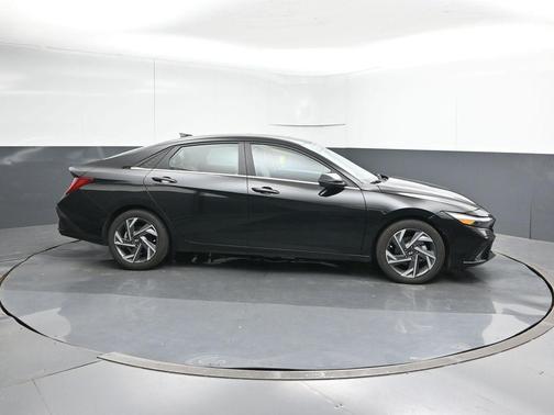 Abyss Black 2024 Hyundai ELANTRA Limited
