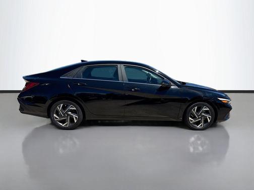 Abyss Black 2024 Hyundai ELANTRA Limited