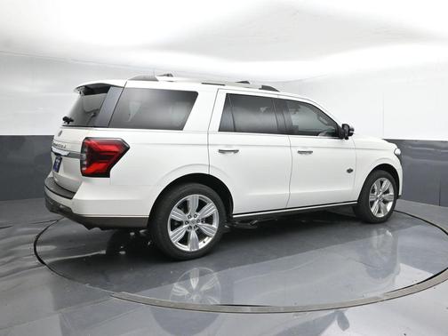 Star White Metallic Tri-Coat 2024 Ford Expedition King Ranch