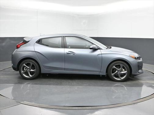 2020 Hyundai Veloster 2