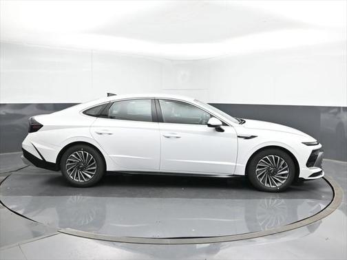 2025 Hyundai SONATA Hybrid SE