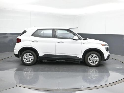 2025 Hyundai VENUE SE