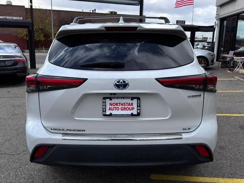 2022 Toyota Highlander Hybrid XLE