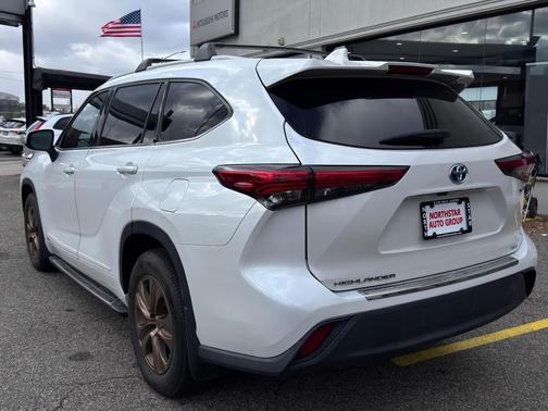 2022 Toyota Highlander Hybrid XLE