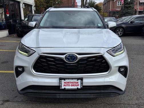 2022 Toyota Highlander Hybrid XLE