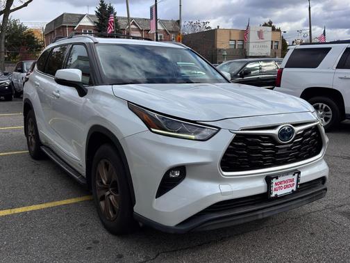 2022 Toyota Highlander Hybrid XLE