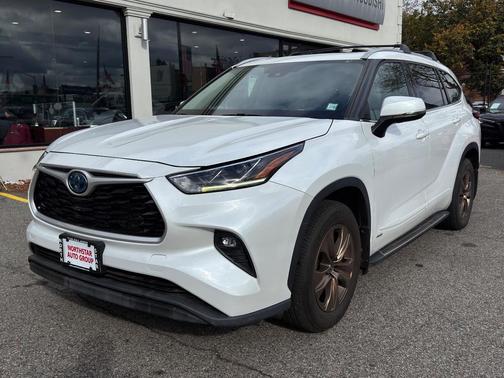 2022 Toyota Highlander Hybrid XLE