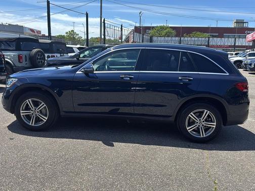 Lunar Blue Metallic 2022 Mercedes-Benz GLC 300 4MATIC