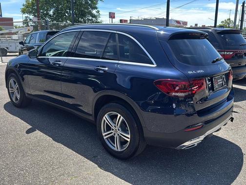 Lunar Blue Metallic 2022 Mercedes-Benz GLC 300 4MATIC