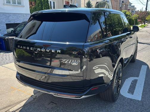Santorini Black Metallic 2023 Land Rover Range Rover P400 SE
