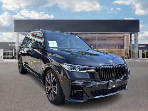 2022 BMW X7 M50i