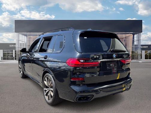 2022 BMW X7 M50i