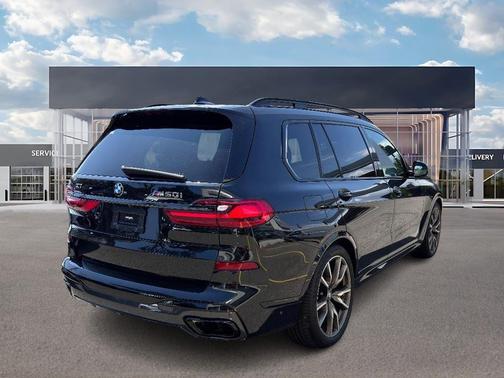 2022 BMW X7 M50i