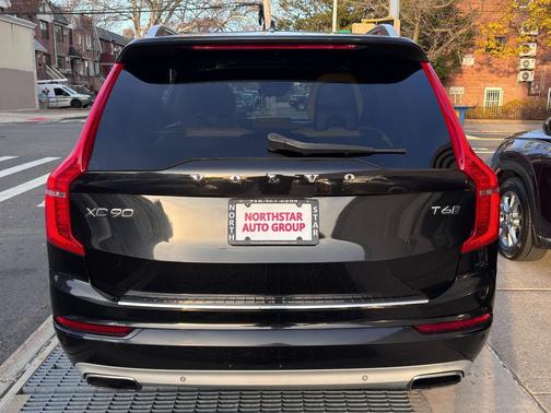 2016 Volvo XC90 T6 Momentum