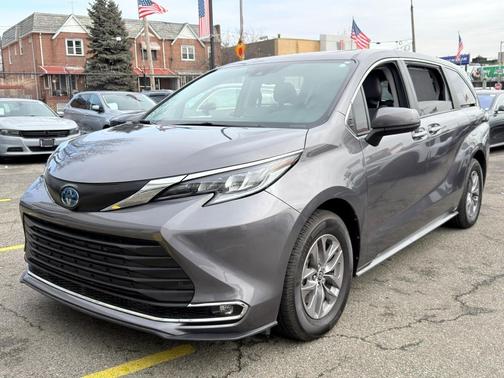 2023 Toyota Sienna XLE