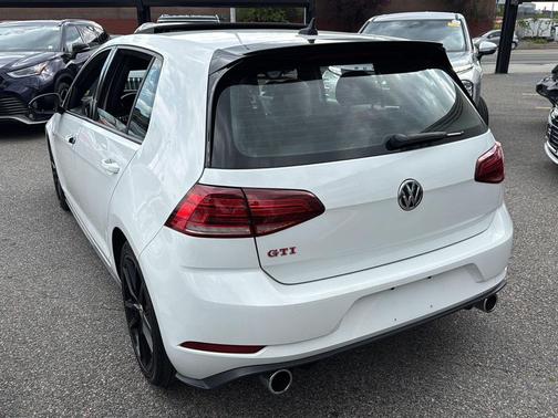 Pure White 2021 Volkswagen Golf GTI 2.0T SE DSG