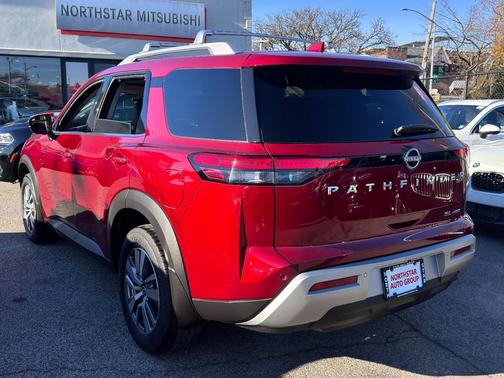 2023 Nissan Pathfinder SL 4WD