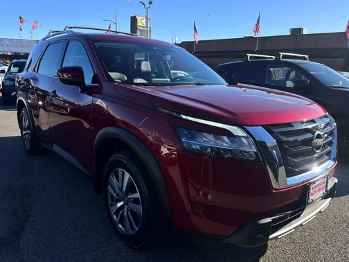 2023 Nissan Pathfinder SL 4WD