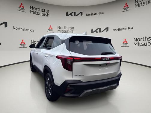 Snow White Pearl 2024 Kia Seltos LX