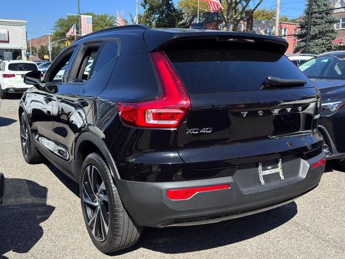 2021 Volvo XC40 T5 R-Design