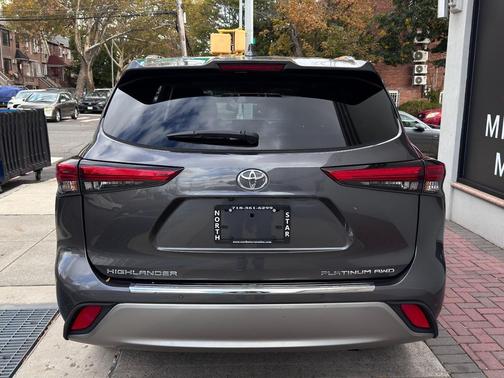 2022 Toyota Highlander Platinum