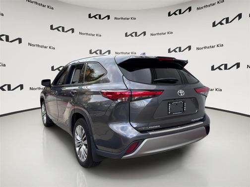 2022 Toyota Highlander Platinum