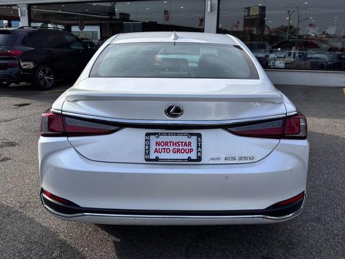 2023 Lexus ES 250 Base