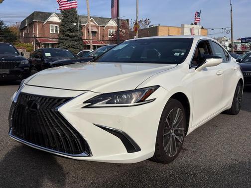 2023 Lexus ES 250 Base