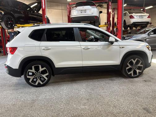 Pure White 2022 Volkswagen Taos 1.5T SEL