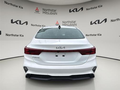 Snow White Pearl 2024 Kia Forte LXS