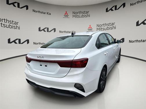Snow White Pearl 2024 Kia Forte LXS