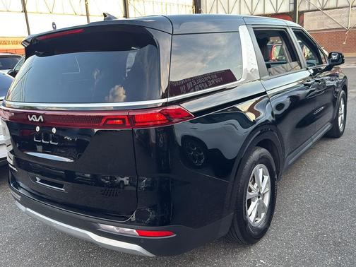 Aurora Black Pearl 2024 Kia Carnival LX