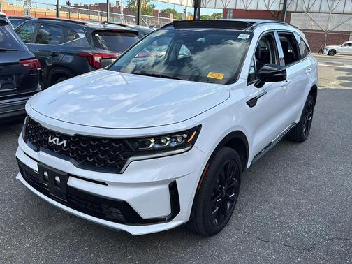 Glacial White Pearl 2023 Kia Sorento SX