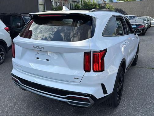 Glacial White Pearl 2023 Kia Sorento SX